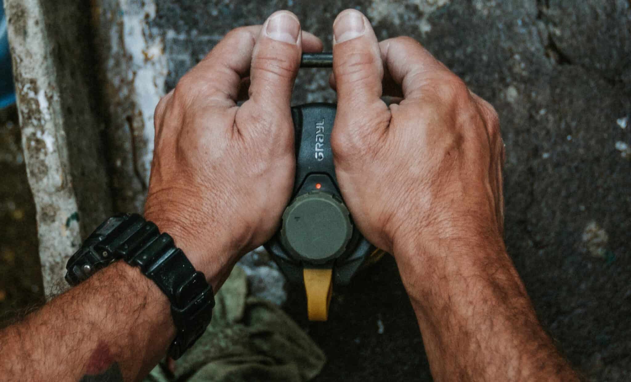 Purifying water using the Grayl Geopress